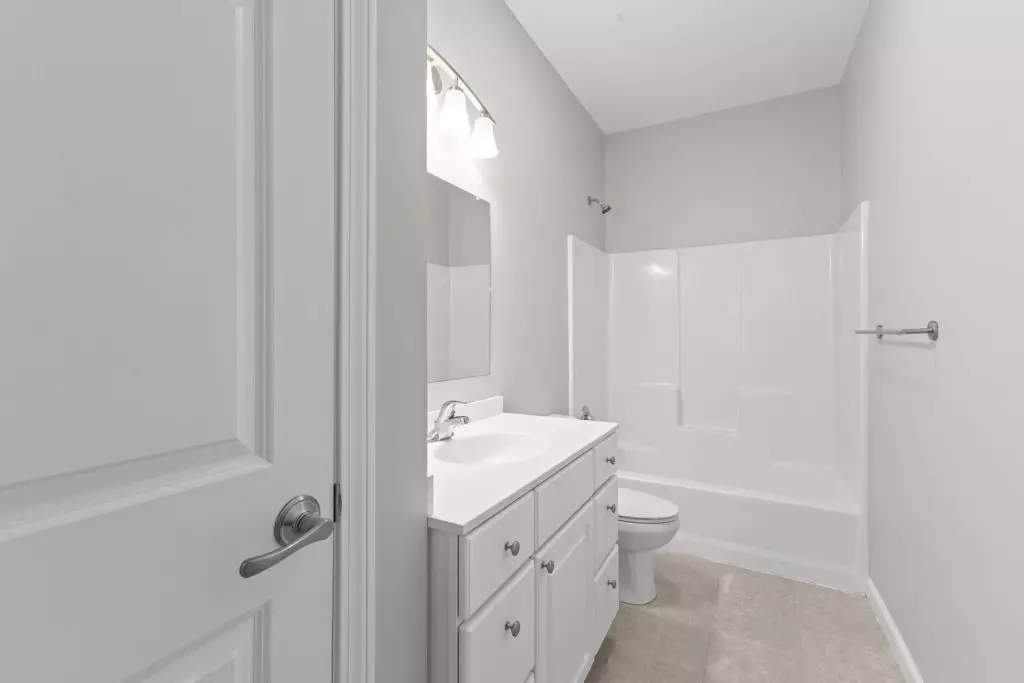 Available Now – Modern 2 Bedroom, 2 Bathroom Apartment in Essex, VT – Heat & Hot Water Included