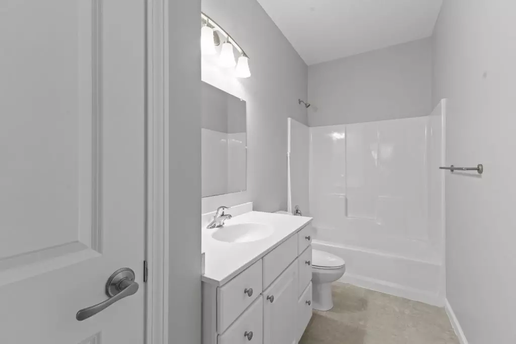 Available Now – Modern 2 Bedroom, 2 Bathroom Apartment in Essex, VT – Heat & Hot Water Included
