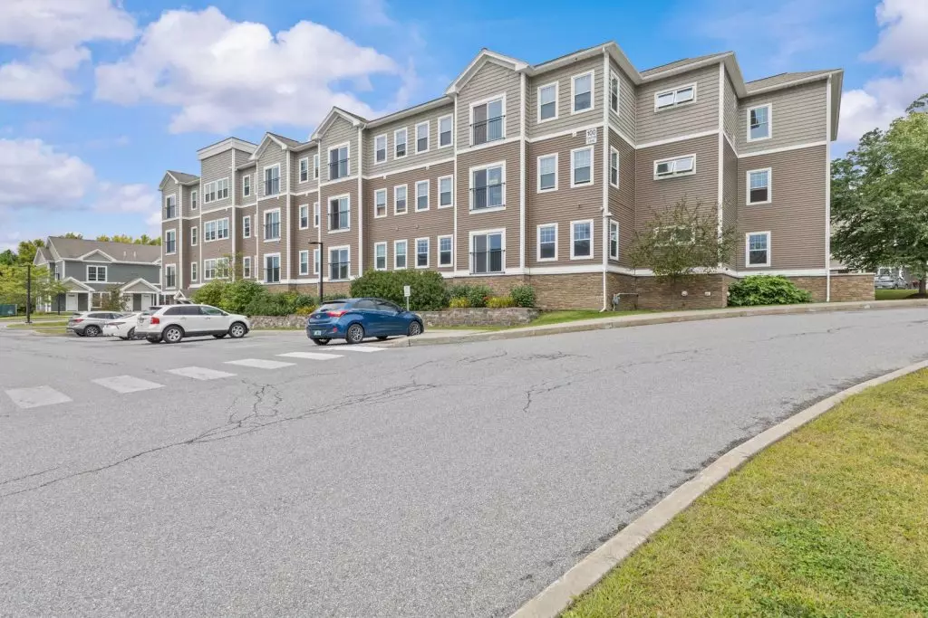 Available Now – Modern 2 Bedroom, 2 Bathroom Apartment in Essex, VT – Heat & Hot Water Included