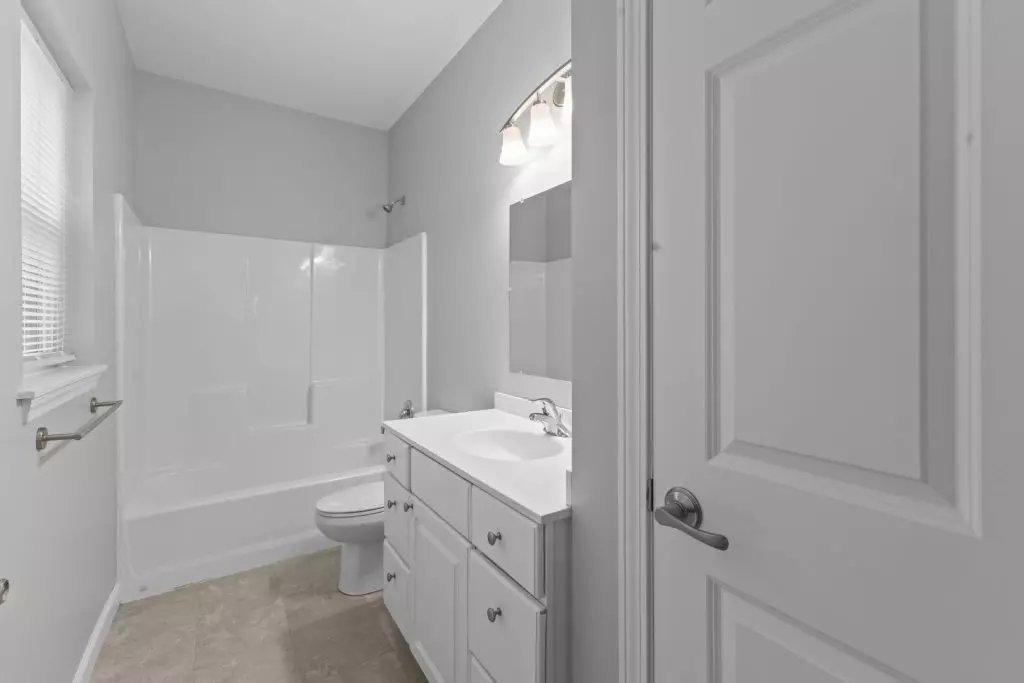 Available Now – Modern 2 Bedroom, 2 Bathroom Apartment in Essex, VT – Heat & Hot Water Included