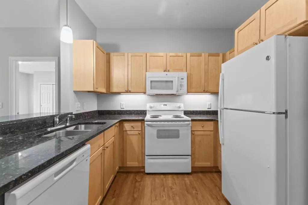 Available Now – Modern 2 Bedroom, 2 Bathroom Apartment in Essex, VT – Heat & Hot Water Included