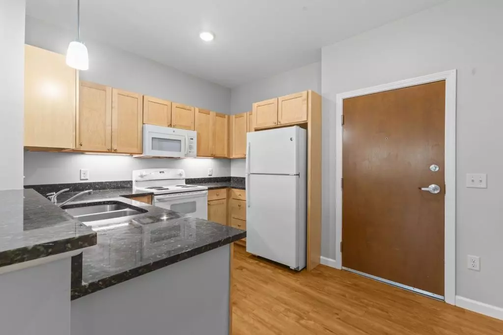 Available Now – Modern 2 Bedroom, 2 Bathroom Apartment in Essex, VT – Heat & Hot Water Included