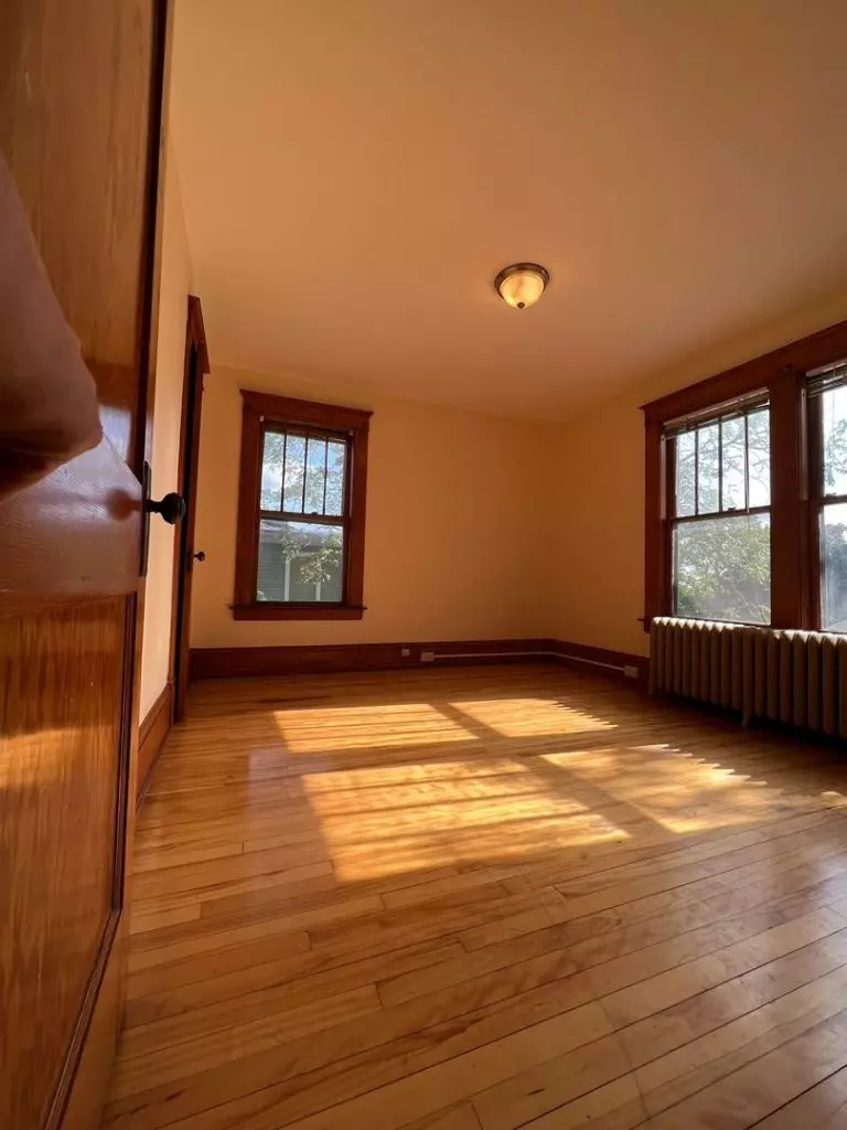 4 Bedroom House for Rent in Burlington, VT | South End | Large Eat-In Kitchen | June 2027