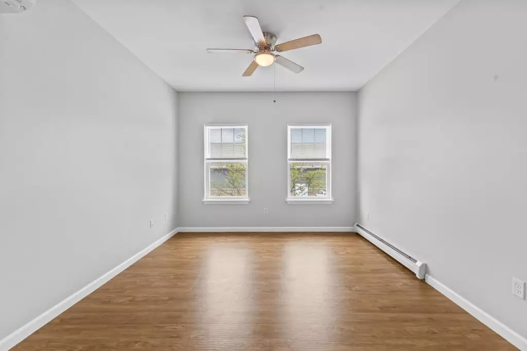 Available Now – Modern 2 Bedroom, 2 Bathroom Apartment in Essex, VT – Heat & Hot Water Included