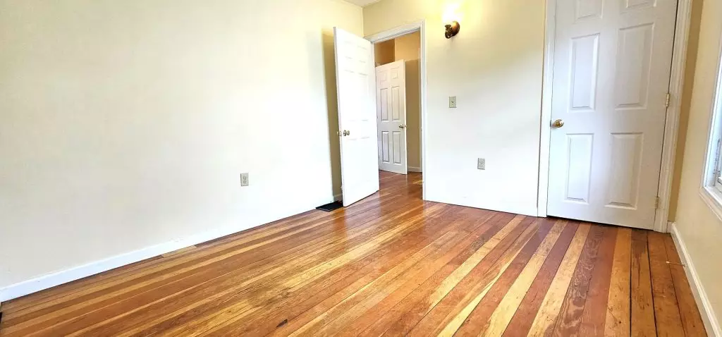 9 Peru St, Burlington, VT | 5 Bedroom House with Private Yard & Parking | June 2027