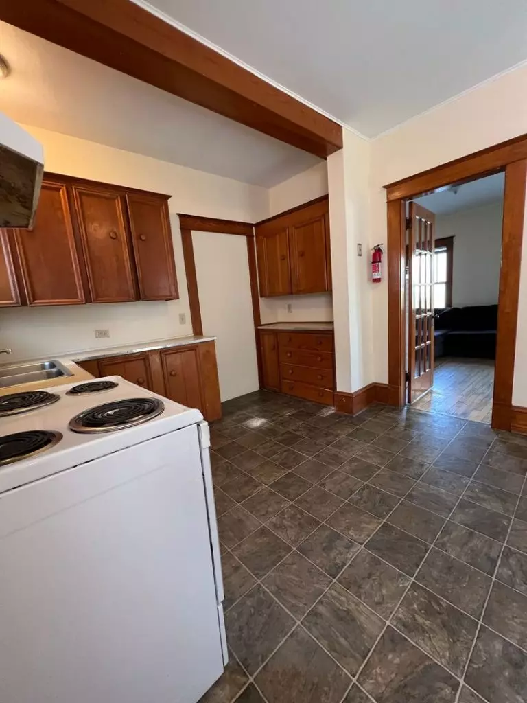 4 Bedroom House for Rent in Burlington, VT | South End | Large Eat-In Kitchen | June 2027