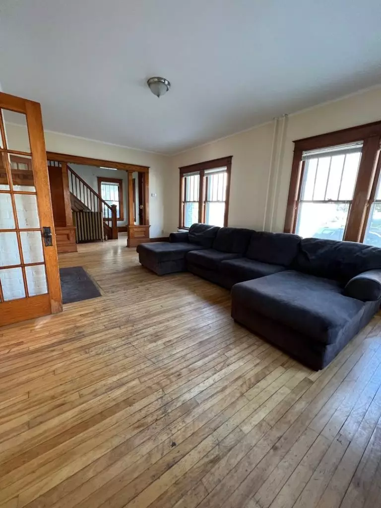 4 Bedroom House for Rent in Burlington, VT | South End | Large Eat-In Kitchen | June 2027