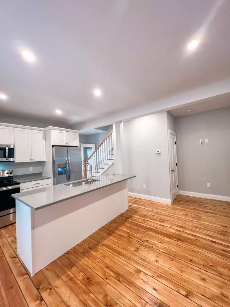 27 Pine St, Burlington, VT | 4 Bedroom + Office, 2 Bathroom Apartment Downtown | June 2027