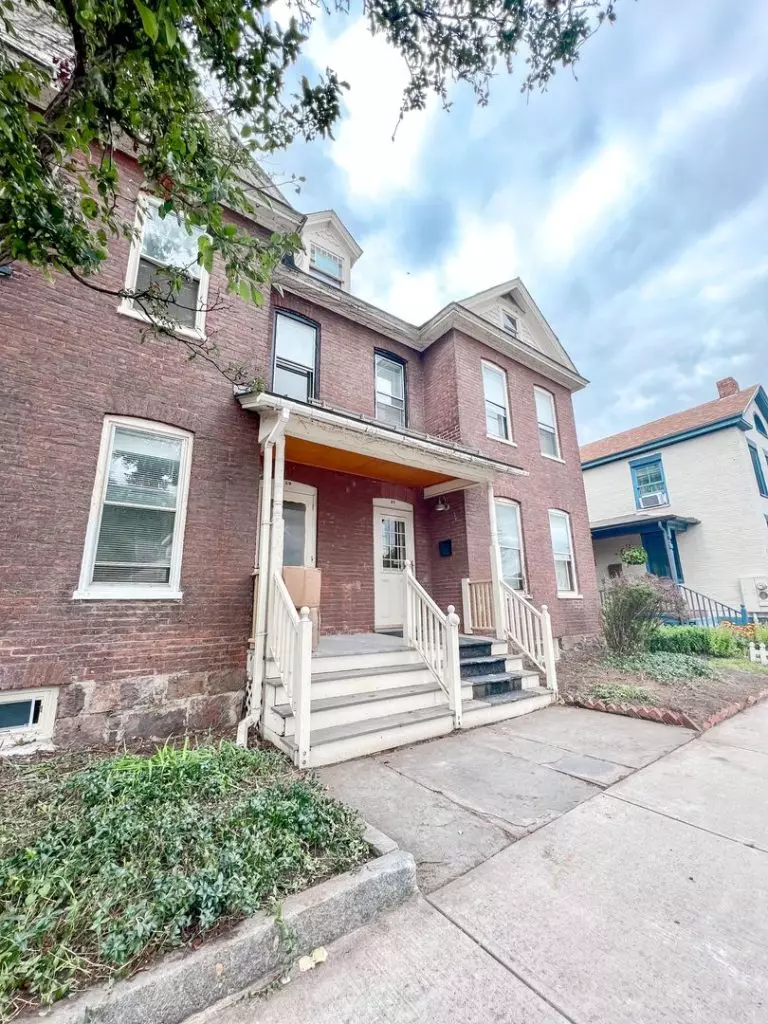 27 Pine St, Burlington, VT | 4 Bedroom + Office, 2 Bathroom Apartment Downtown | June 2027