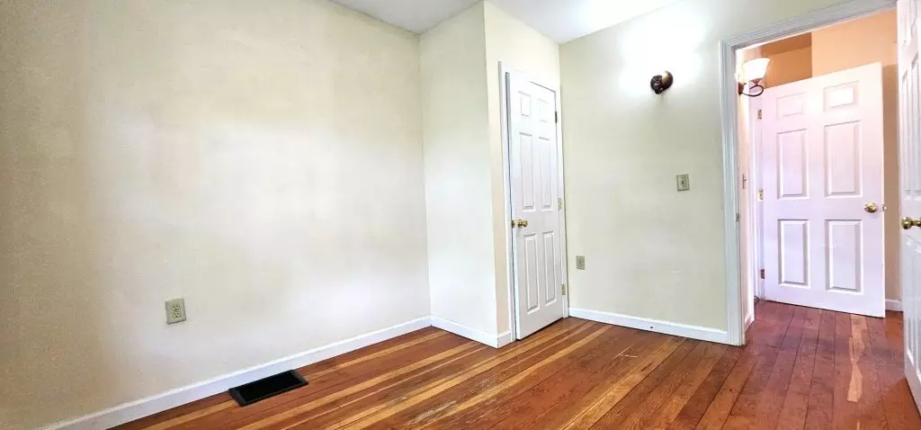 9 Peru St, Burlington, VT | 5 Bedroom House with Private Yard & Parking | June 2027