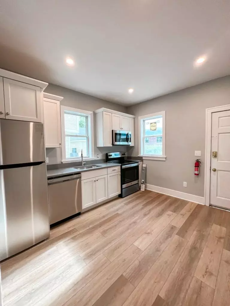 29 Pine St, Burlington, VT | Renovated 4 Bedroom, 2 Bathroom Apartment Downtown | June 2027