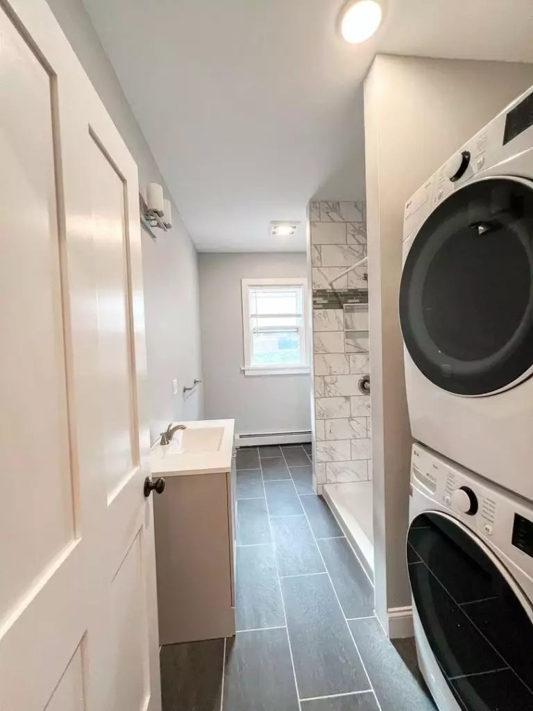 29 Pine St, Burlington, VT | Renovated 4 Bedroom, 2 Bathroom Apartment Downtown | June 2027