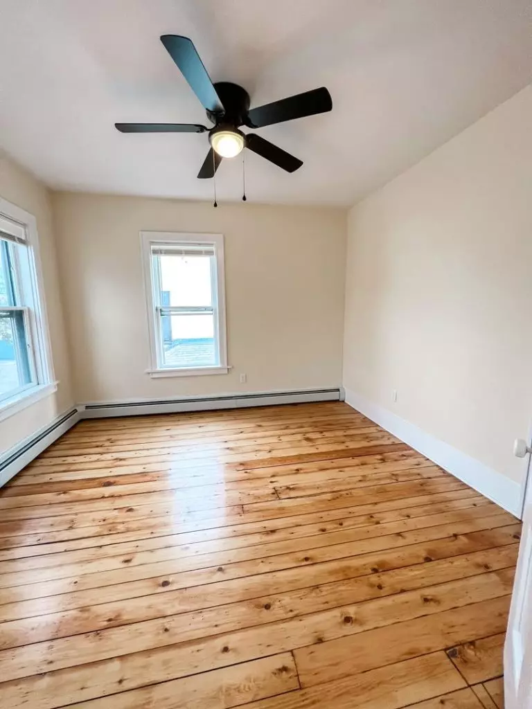 29 Pine St, Burlington, VT | Renovated 4 Bedroom, 2 Bathroom Apartment Downtown | June 2027