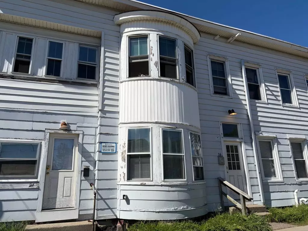 24 Cedar St, Burlington, VT | Renovated 3 Bedroom Apartment with Parking | June 2027