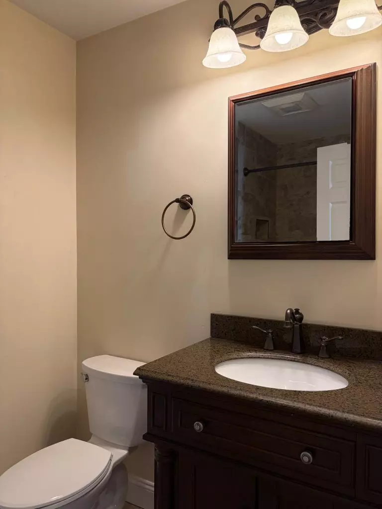 24 Cedar St, Burlington, VT | Renovated 3 Bedroom Apartment with Parking | June 2027