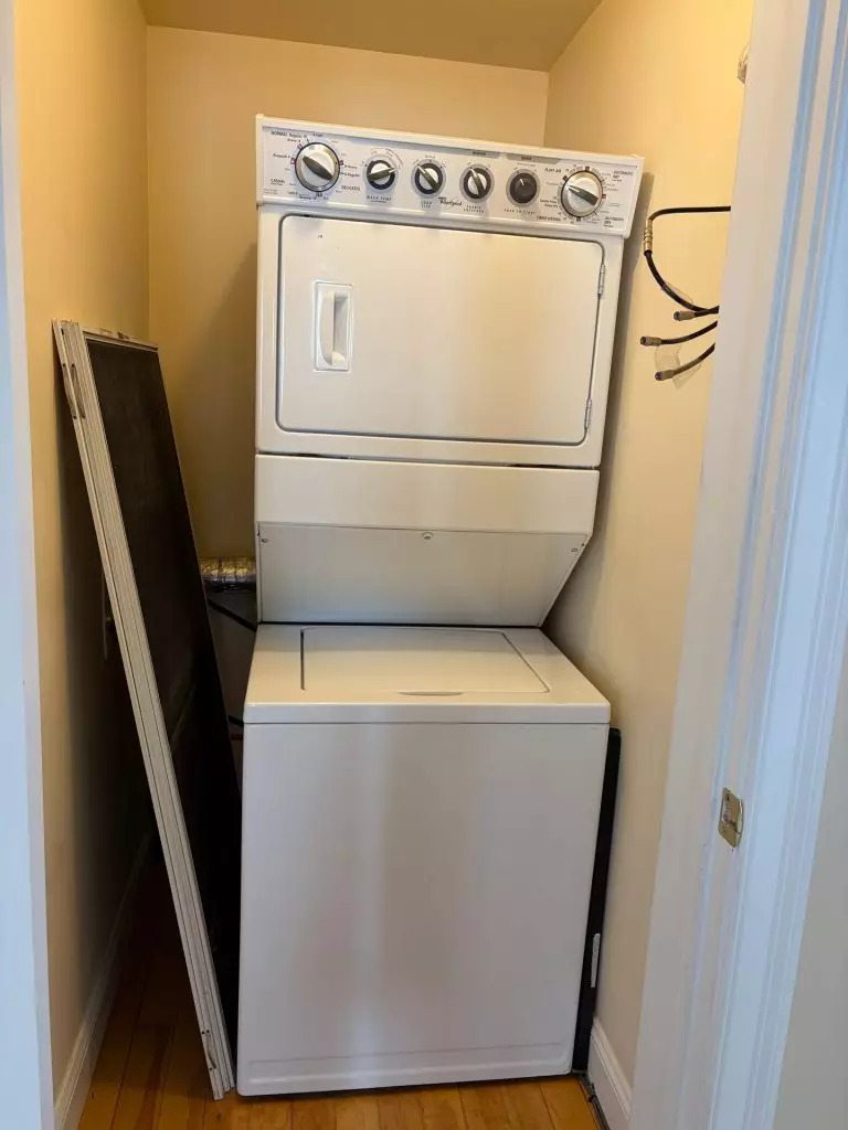 24 Cedar St, Burlington, VT | Renovated 3 Bedroom Apartment with Parking | June 2027