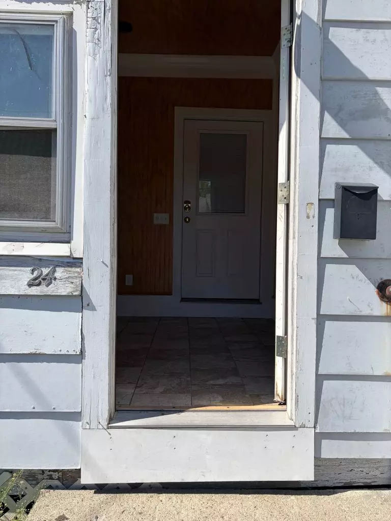 24 Cedar St, Burlington, VT | Renovated 3 Bedroom Apartment with Parking | June 2027