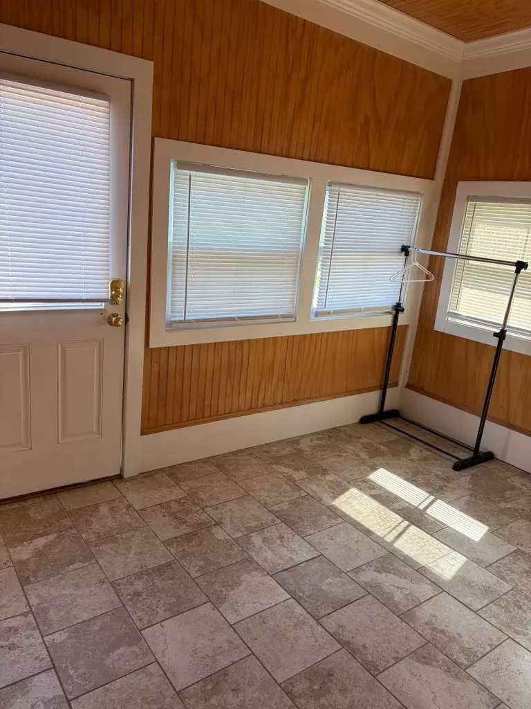 24 Cedar St, Burlington, VT | Renovated 3 Bedroom Apartment with Parking | June 2027
