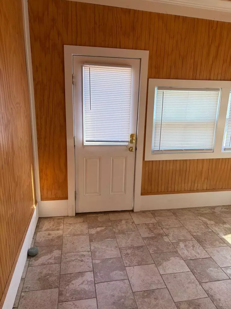 24 Cedar St, Burlington, VT | Renovated 3 Bedroom Apartment with Parking | June 2027