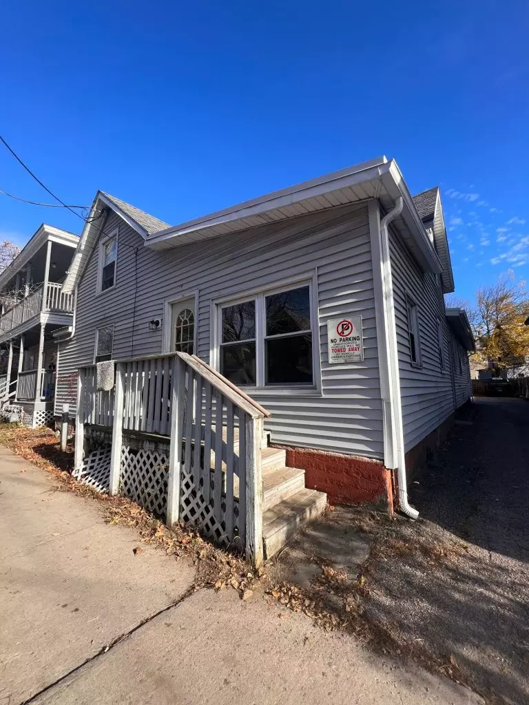 4 Bedroom Apartment for Rent in Burlington, VT | Off-Street Parking | Pet Friendly | June 2027