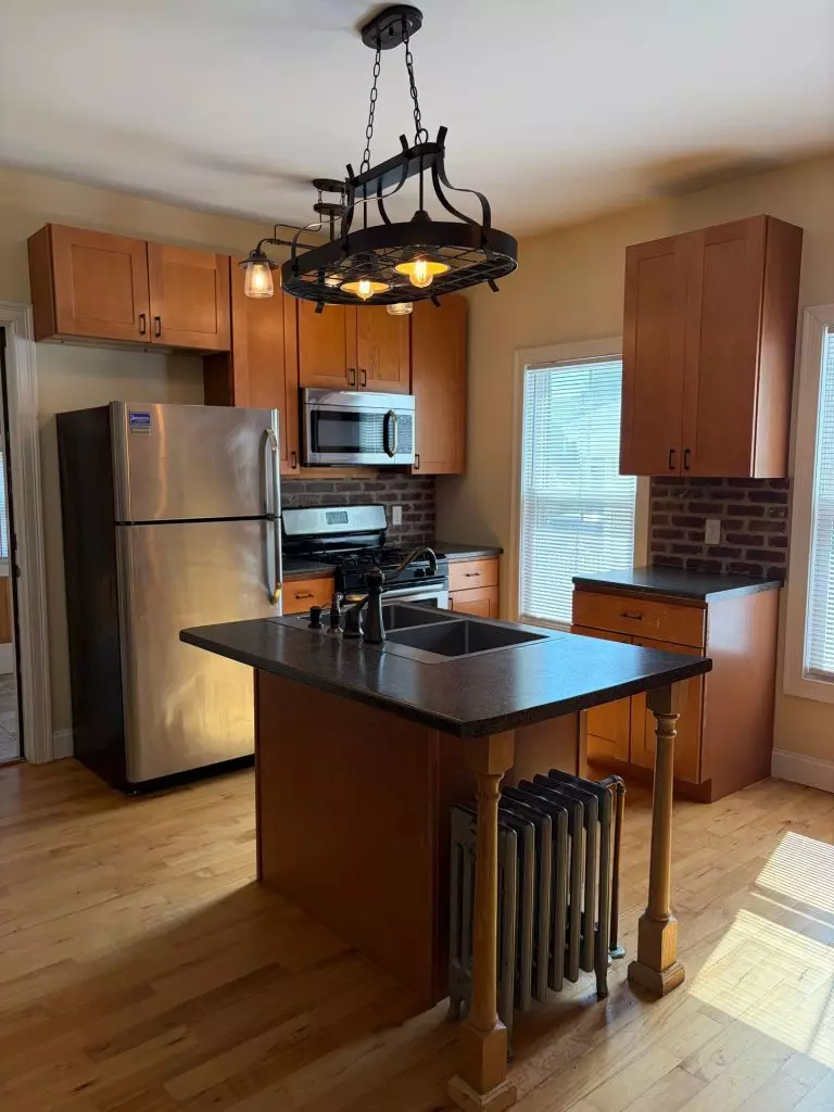 24 Cedar St, Burlington, VT | Renovated 3 Bedroom Apartment with Parking | June 2027