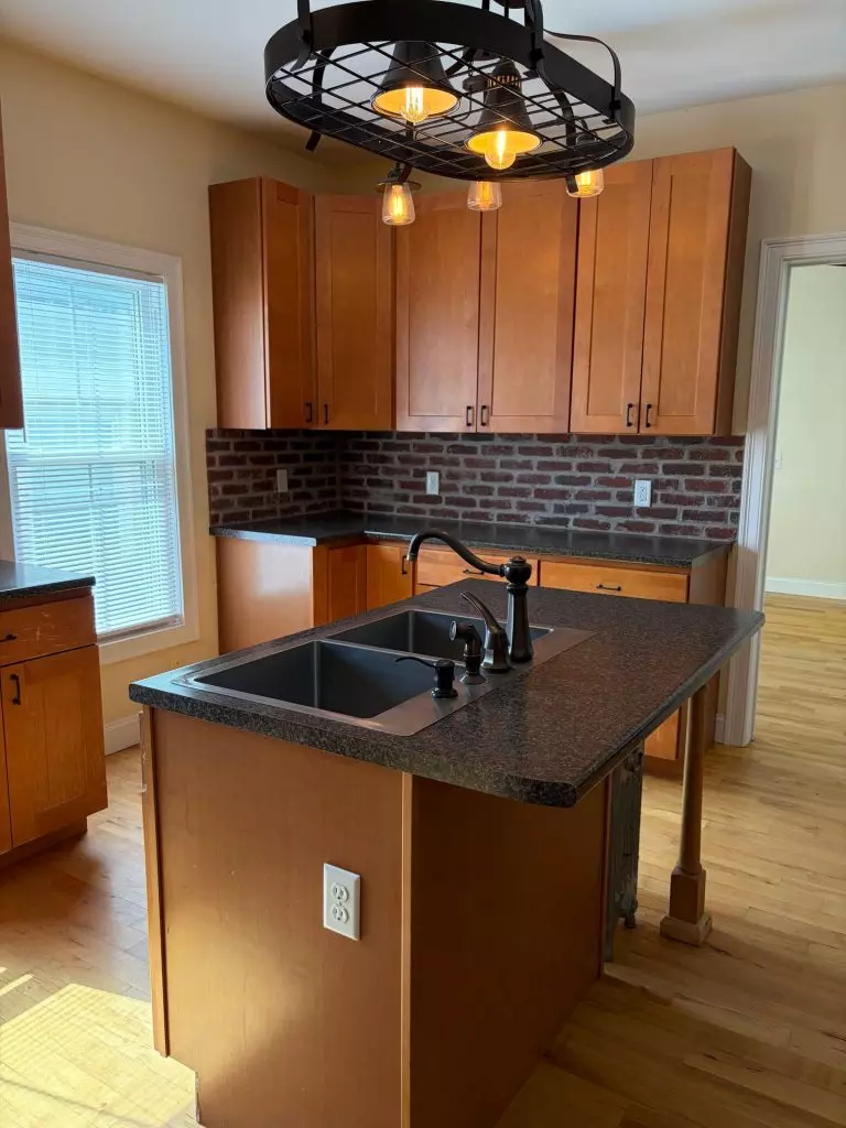 24 Cedar St, Burlington, VT | Renovated 3 Bedroom Apartment with Parking | June 2027
