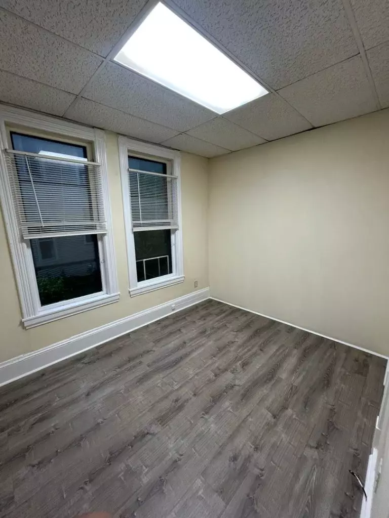1 Bedroom Apartment in Hill Section | In-Unit Laundry