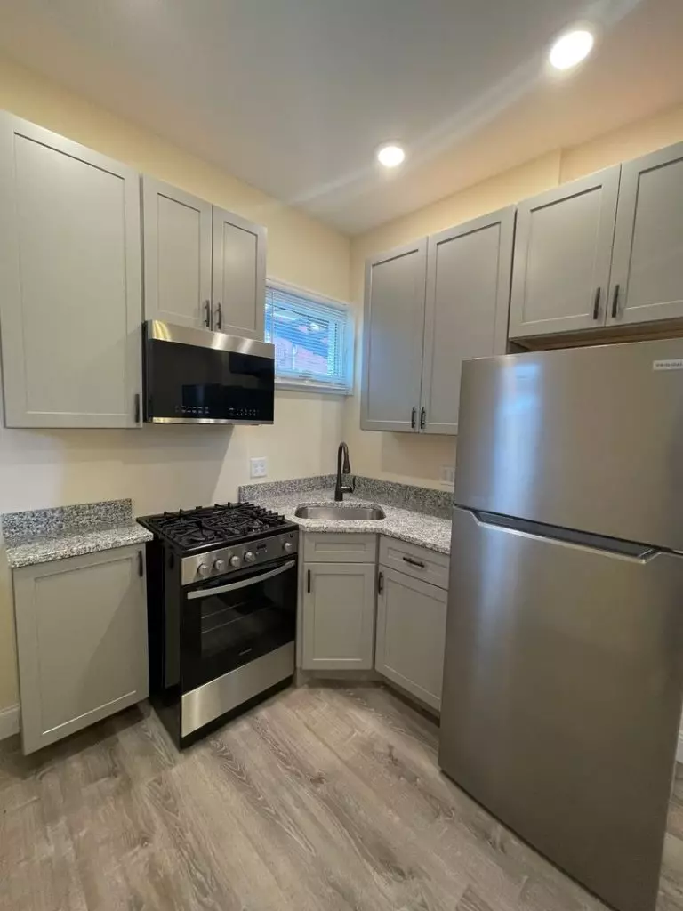 207 S Union St #3, Burlington, VT | Renovated 1 Bedroom Apartment Near UVM | June 2027