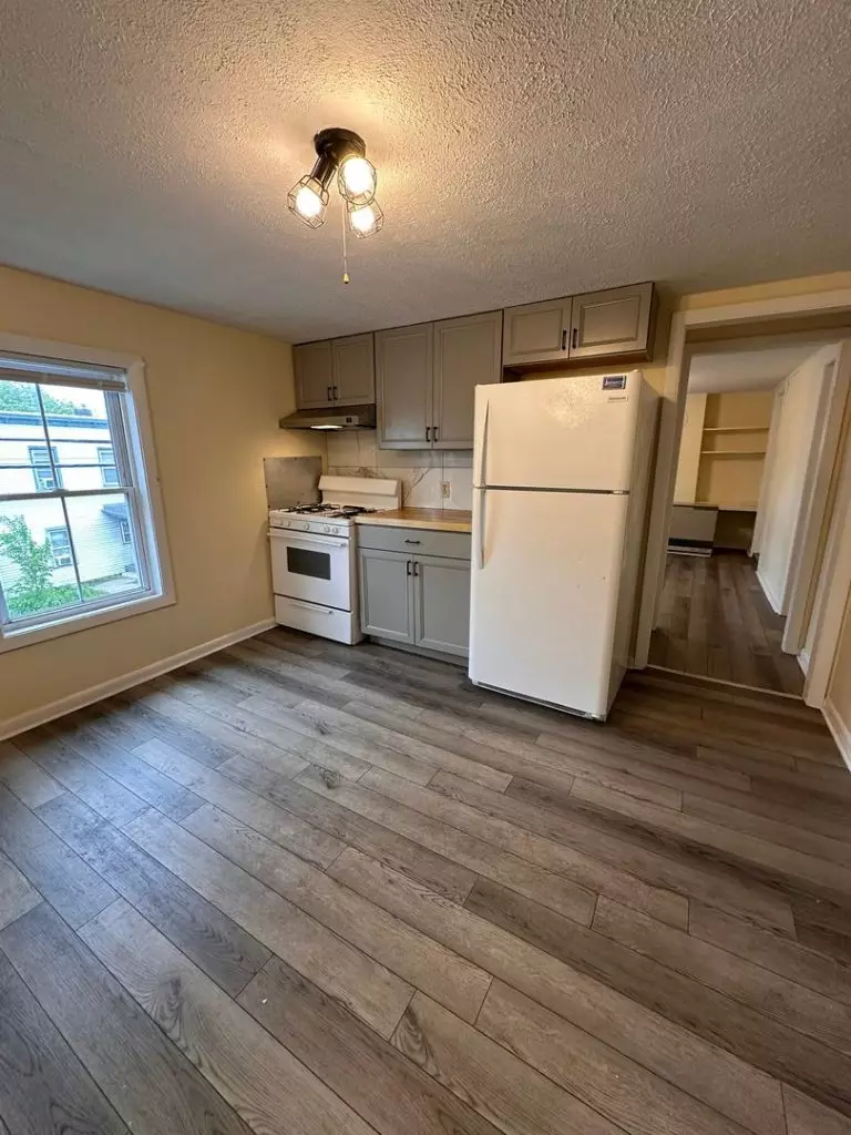 87 String St Apt B, Burlington, VT | 2 Bedroom Apartment Near UVM & Downtown | June 2027