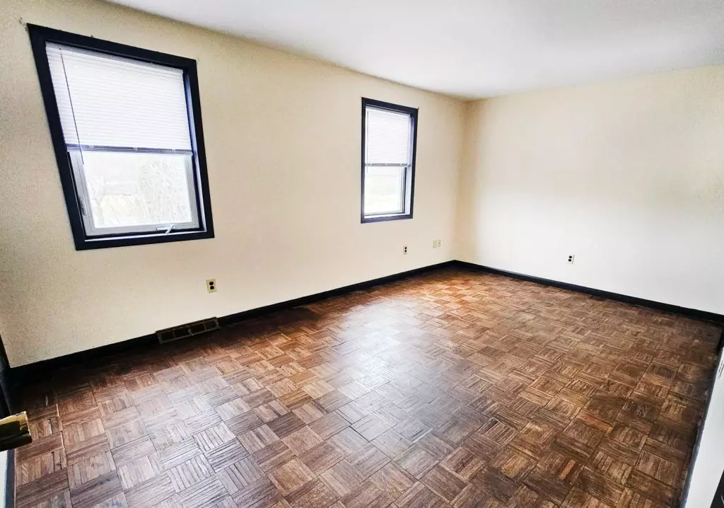 2 Bedroom Apartment in Colchester Village | In-Unit Laundry