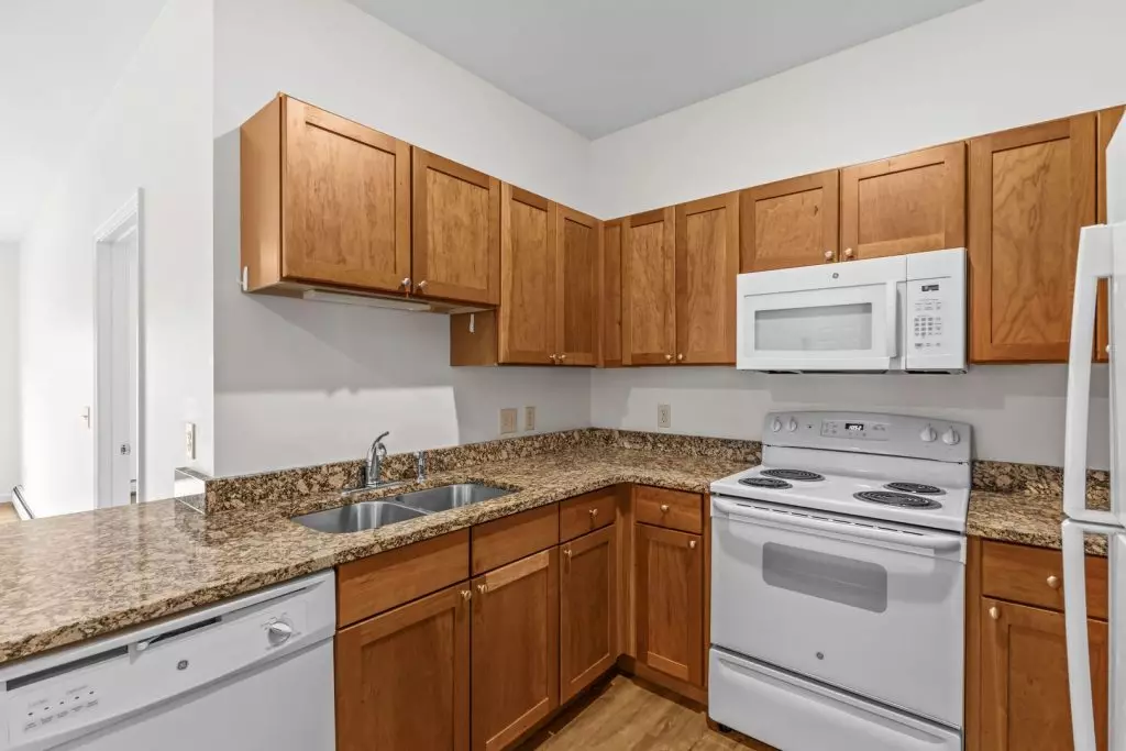 Available Now – Modern 2 Bedroom, 2 Bathroom Apartment in Essex, VT – Heat & Hot Water Included