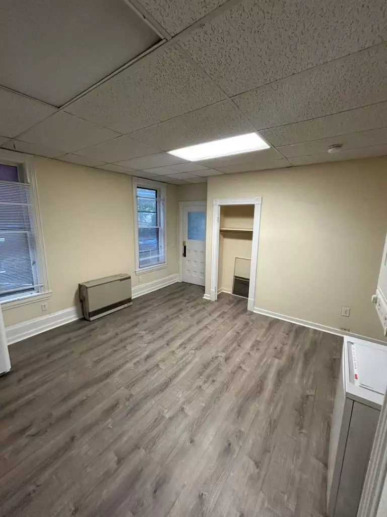 1 Bedroom Apartment in Hill Section | In-Unit Laundry