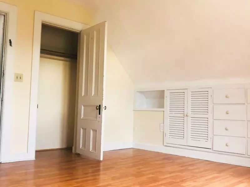 Studio Apartment in Old North End | Off-Street Parking