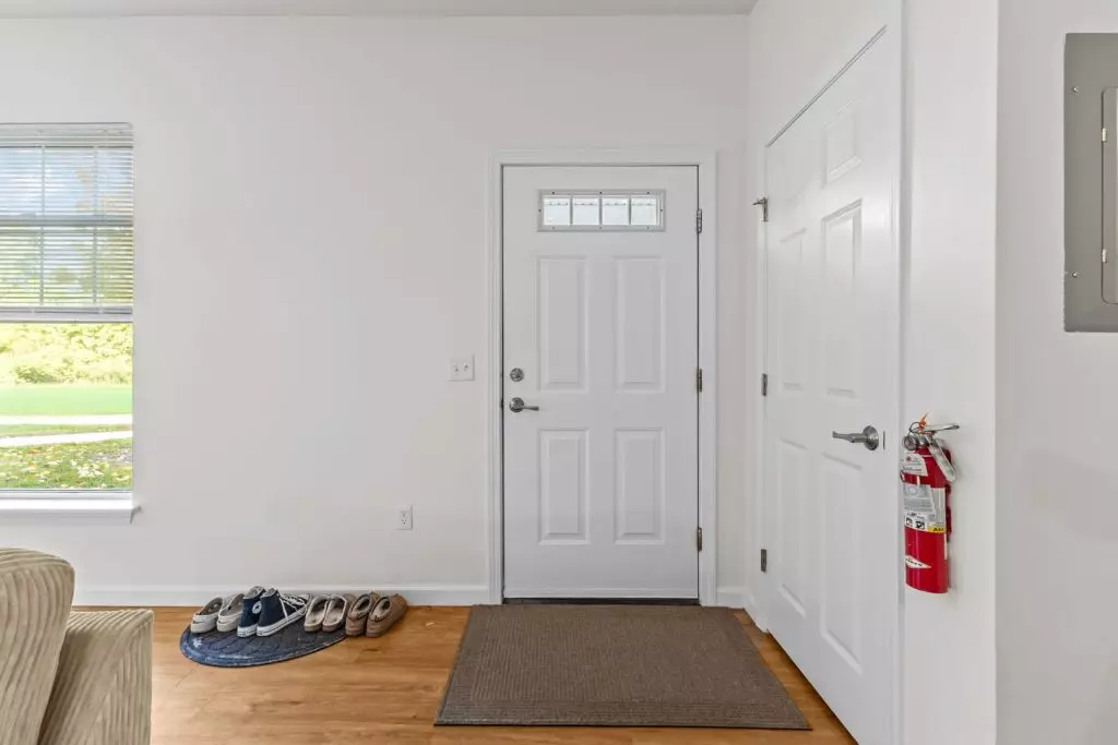 2 Bedroom Apartment in Essex | In-Unit Laundry
