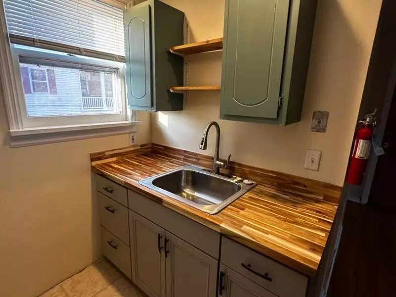 2 Bedrooom Apartment in the South End | Off-Street Parking
