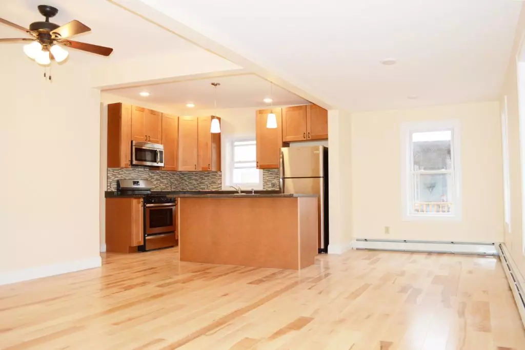 2 Bedroom Apartment in Old North End | In-Unit Laundry