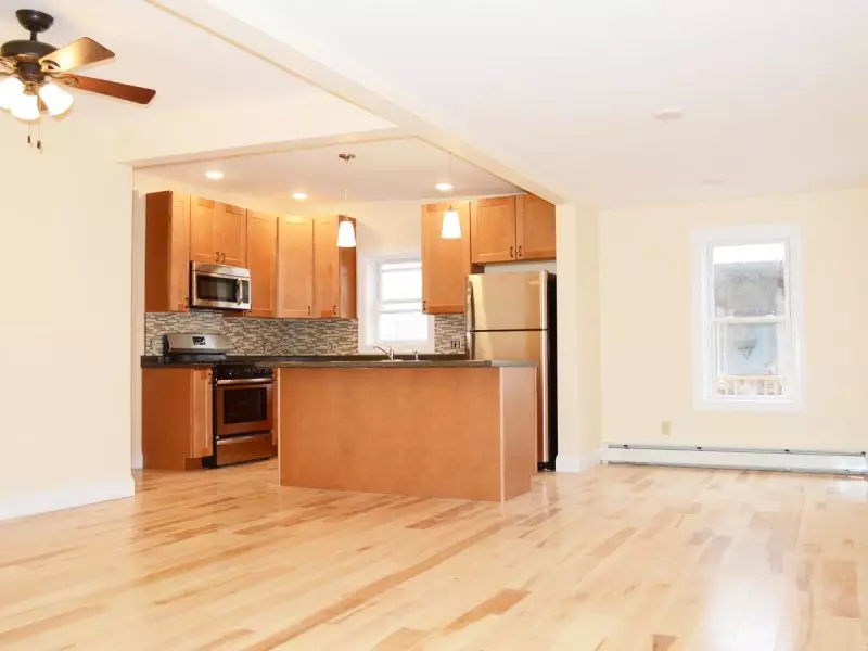 2 Bedroom Apartment in Old North End | In-Unit Laundry