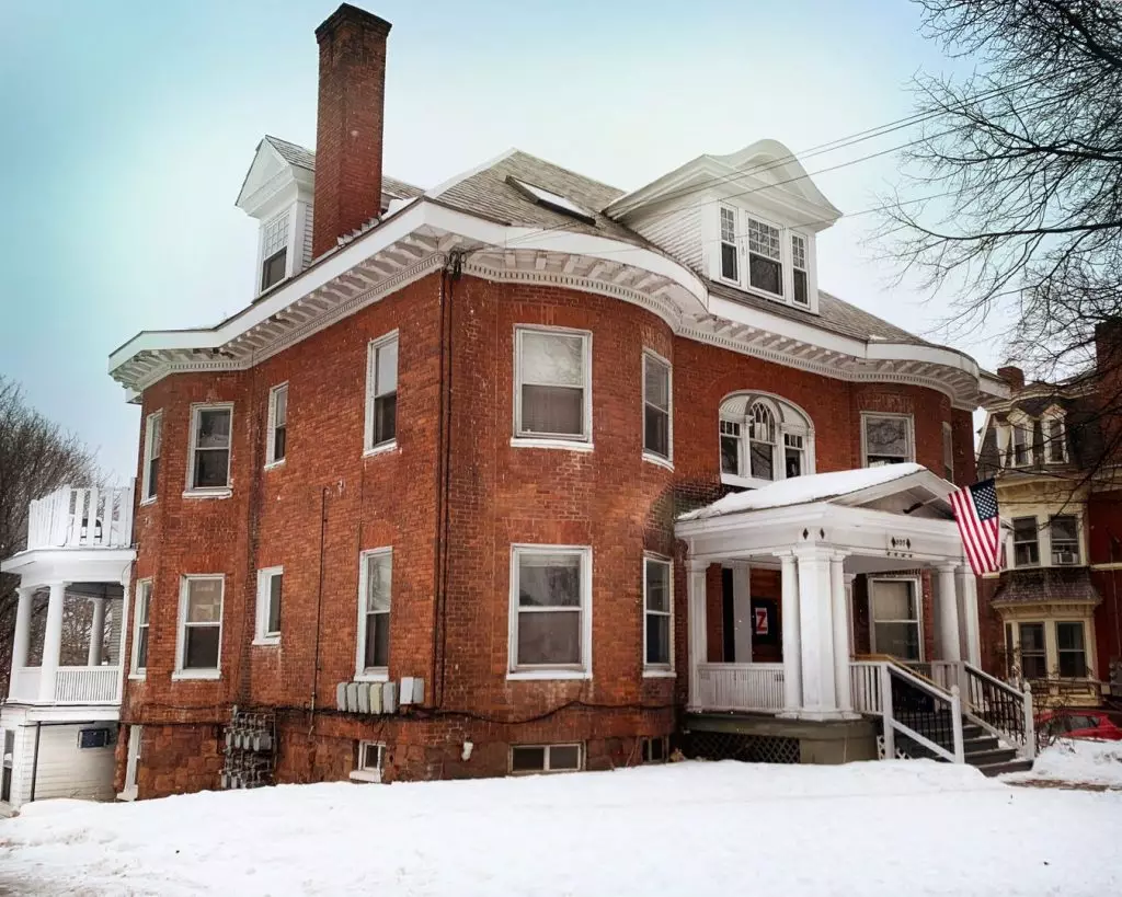 2 Bedrooom Apartment in the South End | Off-Street Parking