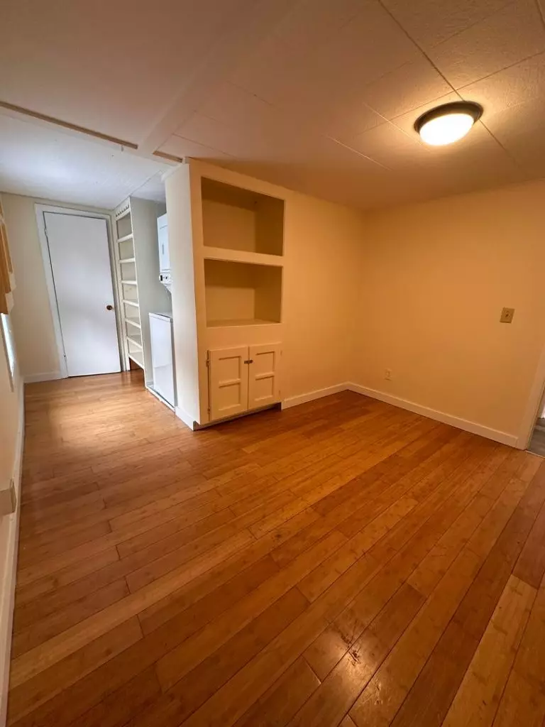 87 String St Apt B, Burlington, VT | 2 Bedroom Apartment Near UVM & Downtown | June 2027
