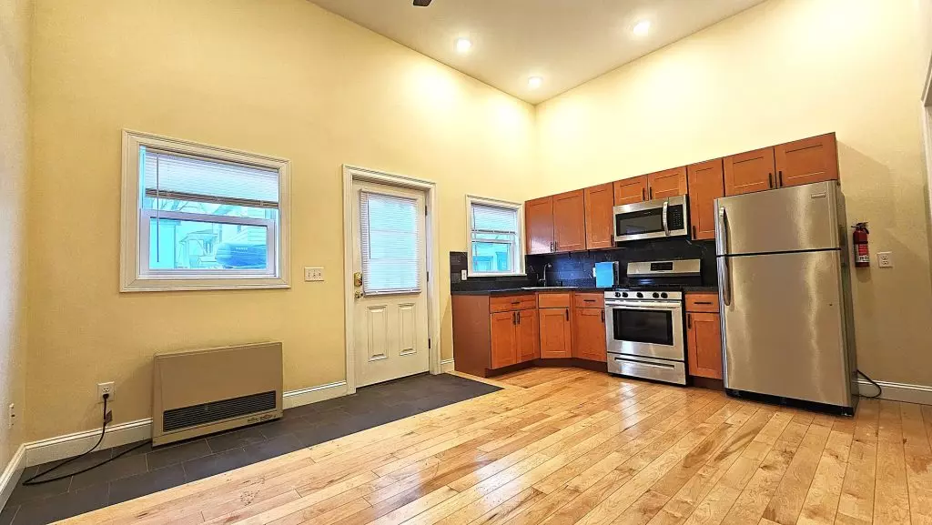 1 Bedroom Apartment in Old North End | In-Unit Laundry