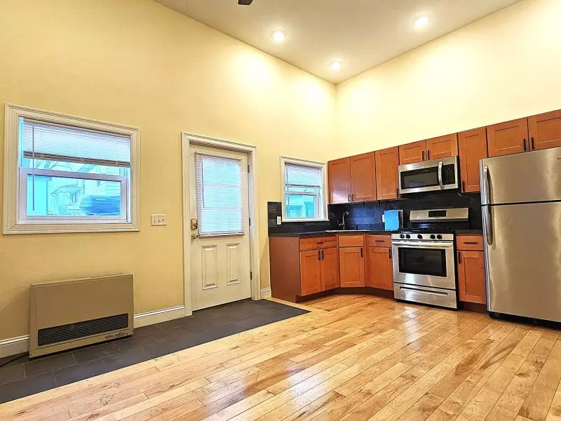 1 Bedroom Apartment in Old North End | In-Unit Laundry