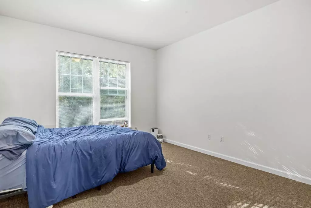2 Bedroom Apartment in Essex | In-Unit Laundry