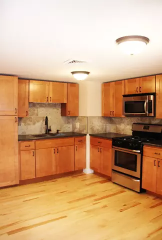 22 Cedar St, Burlington, VT | Renovated 2 Bedroom House Near UVM & Downtown | June 2027