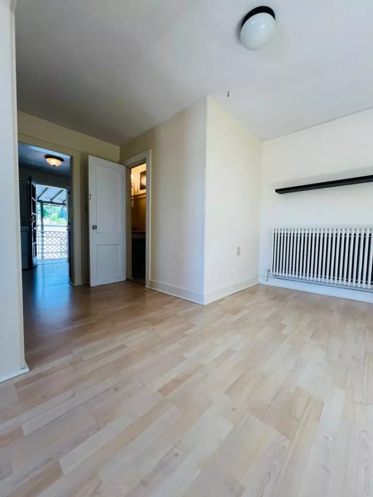 360-364 S Winooski Ave APT C – June 1st 2027