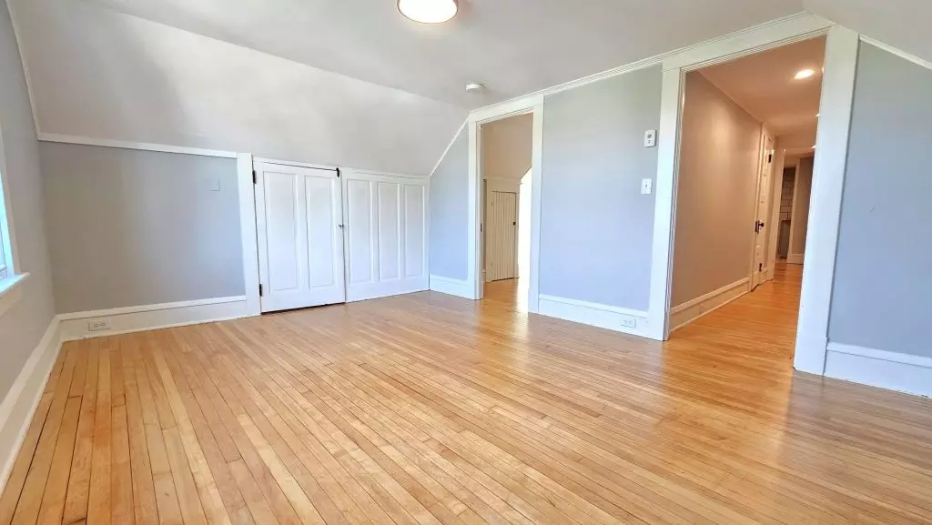 93 1/2 North St #3, Burlington, VT | Renovated 2 Bedroom Apartment Near UVM & Downtown | June 2027