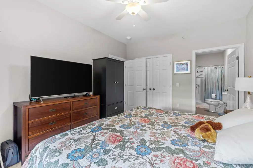2 Bedroom Apartment in Essex | 55+ Community | On-Site Laundry