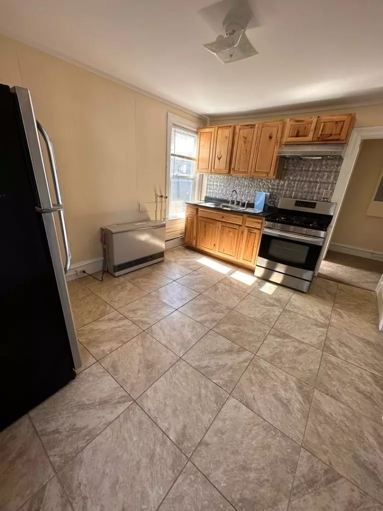 14 St Louis St Apt B, Burlington, VT | Updated 1 Bedroom Apartment in Old North End | June 2027