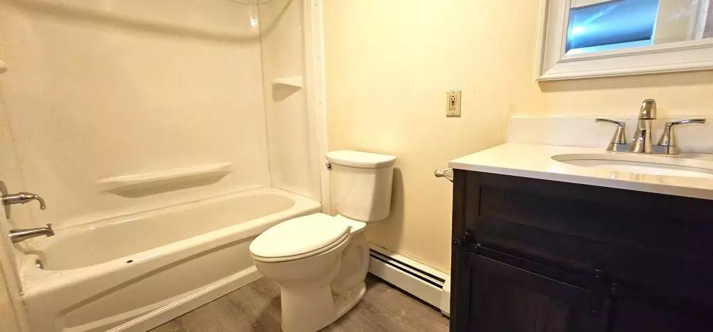 83 Sherman St #4, Burlington, VT | 2 Bedroom Apartment Near Downtown & UVM | June 2027