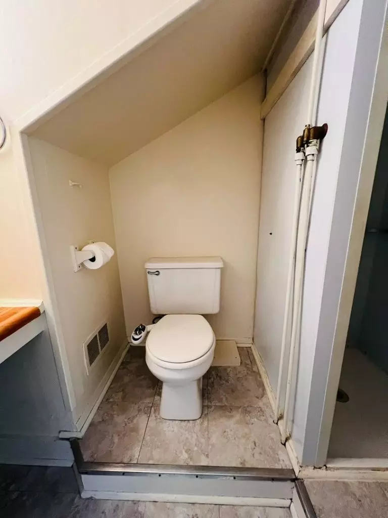 360-364 S Winooski Ave APT C – June 1st 2027