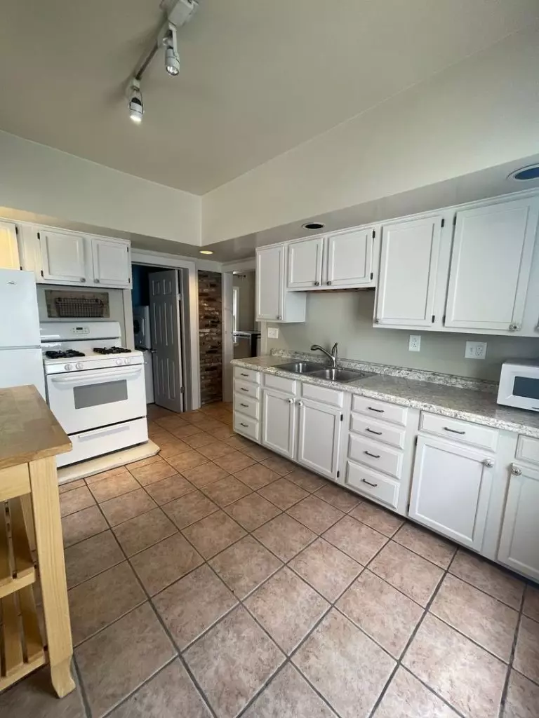 Newly Renovated 2 Bedroom Available! Available June 1st, 2027!